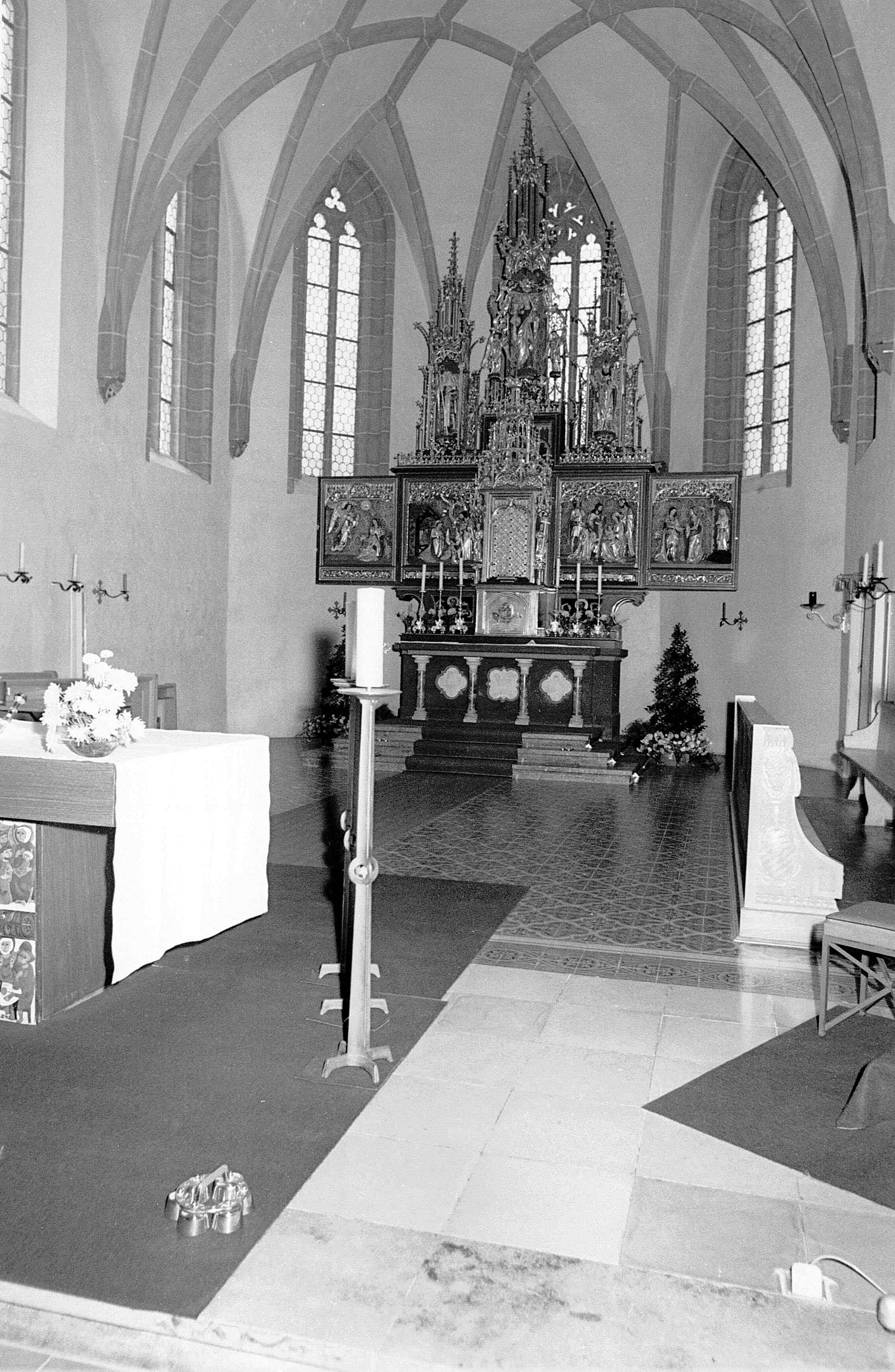 027 Hofkirche, Altar